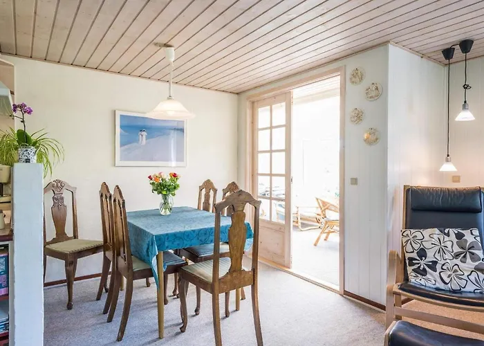 6 Person In Henne Feriehus *
